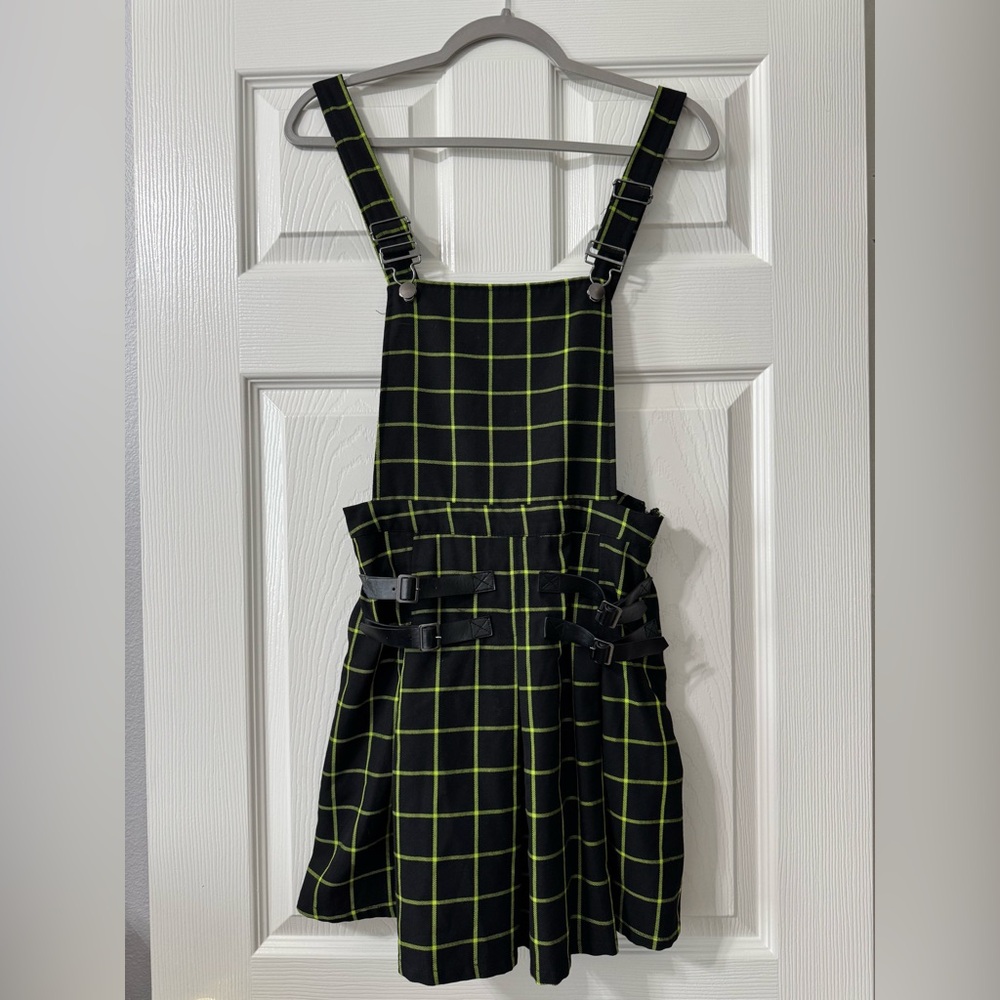 ✨SOLD✨Hot Topic Green & Black Grid Plaid Pleated Skirtall
